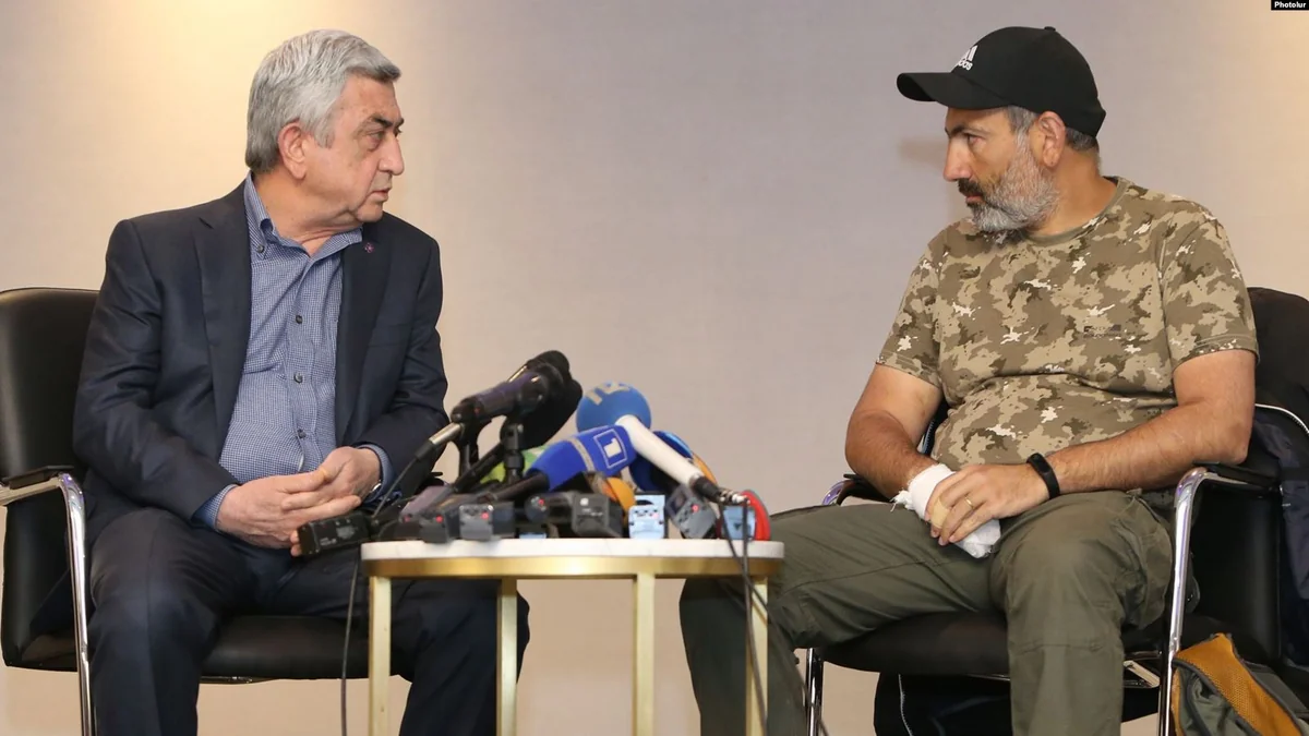Sarqsyan Paşinyanı təhqir etdi: Sən alnına satqın yazılan qorxaq rəhbərsən