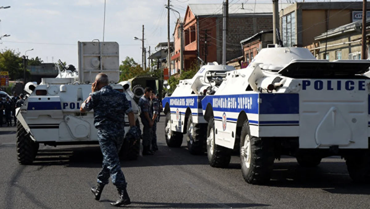 Yerevanda ələ keçirilmiş polis bölməsindən bir girov azad edilib