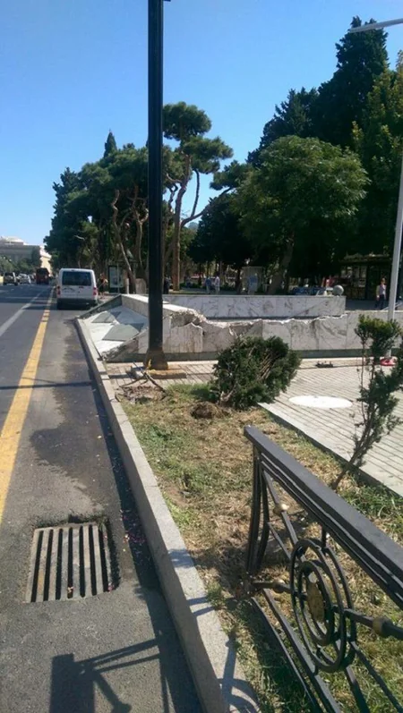 Piyada keçidinə aşan Range Rover yol təsərrüfatına 8 min manat ziyan vurub