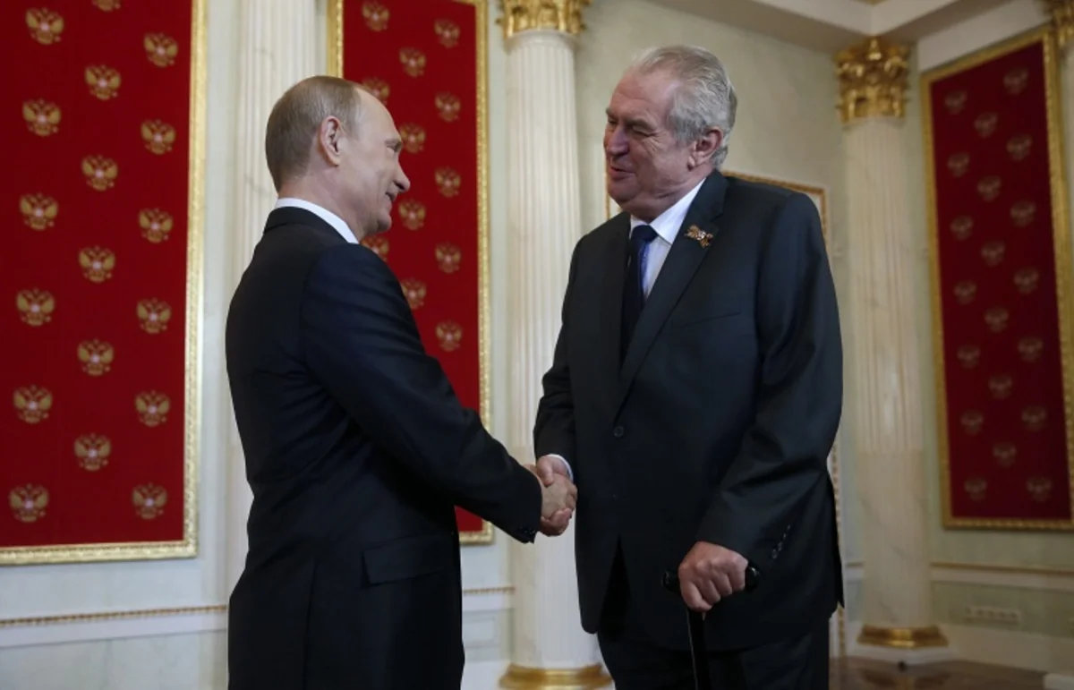 ​Putin Çexiya prezidentinə siqareti tərgitməyi tövsiyə edib