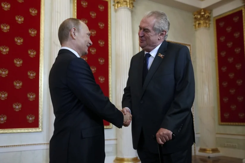 ​Putin Çexiya prezidentinə siqareti tərgitməyi tövsiyə edib