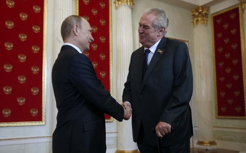 ​Putin Çexiya prezidentinə siqareti tərgitməyi tövsiyə edib