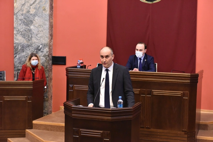 Gürcüstanın müdafiə naziri vəzifəsinə namizəd hərbi xidmət keçməyib