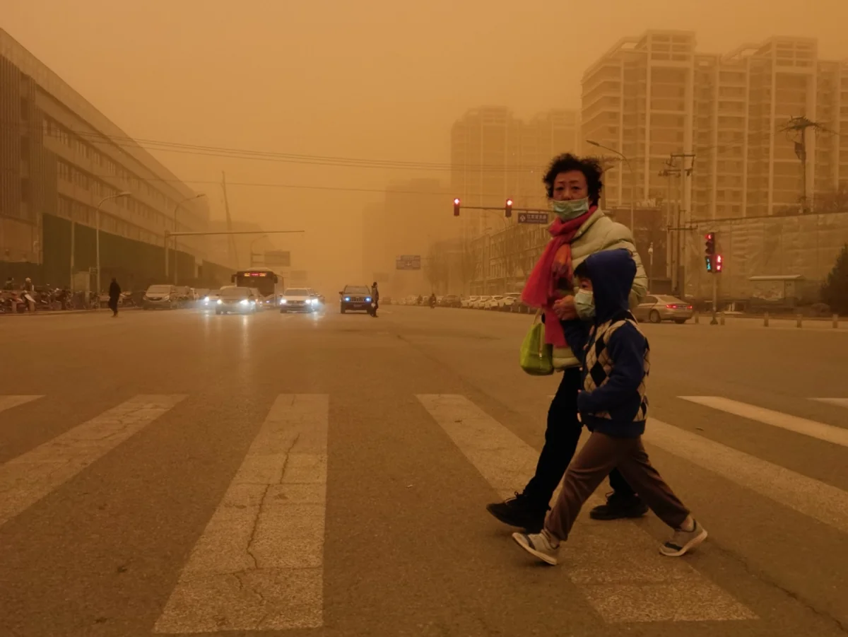 На Пекин обрушилась пылевая буря