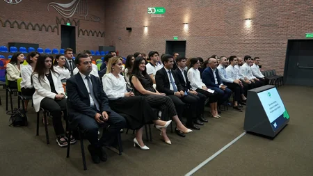 Fərid Qayıbov nazirliyin dəstəyi ilə beynəlxalq tədbirlərdə iştirak etmiş gənclərlə görüşüb