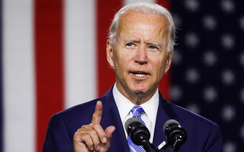 Biden caught using cheat sheets during press conference 