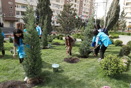 Leyla Əliyeva Bizim həyət layihəsi çərçivəsində növbəti həyətin açılışında iştirak edib
