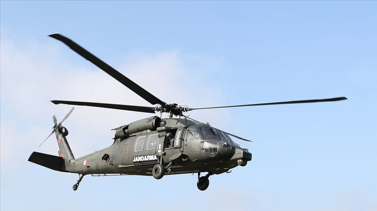 İstanbulda hərbi helikopter qəza təhlükəsi ilə üzləşib