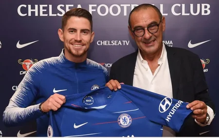 Çelsi klubu Napolinin futbolçusunu transfer edib