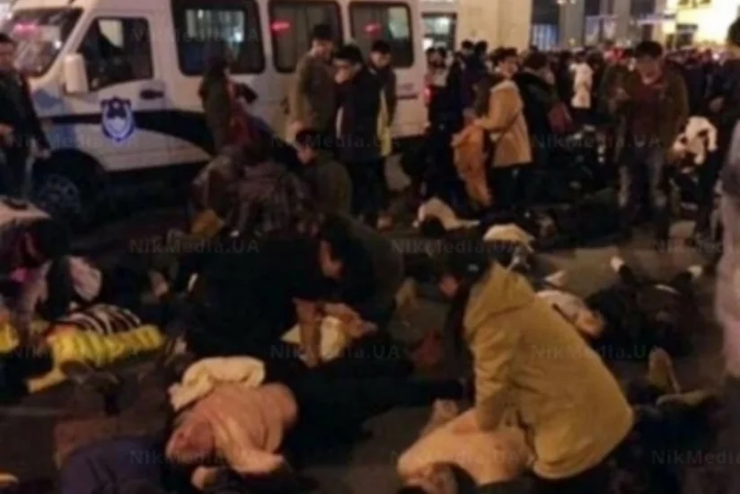 ​Şanxayda saxta dollarlara görə yaranan basırıqda 36 nəfər ölüb