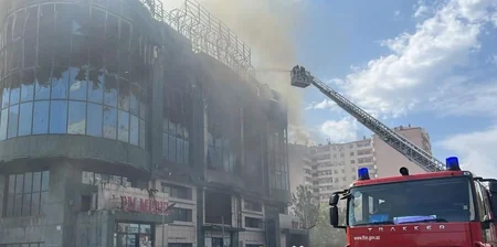 Sumqayıtda Green house şadlıq sarayındakı yanğın söndürülüb - VİDEO - YENİLƏNİB-3