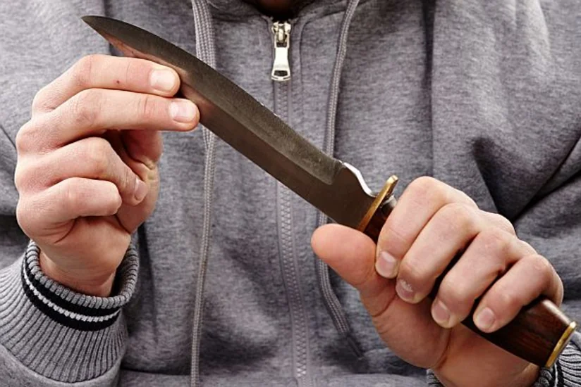 В Баку 37-летний мужчина получил ножевое ранение от соседа
