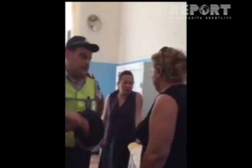 В Баку дорожная полиция оказала помощь женщине-водителю, узнавшей о смерти дочери за рулем - ВИДЕО
