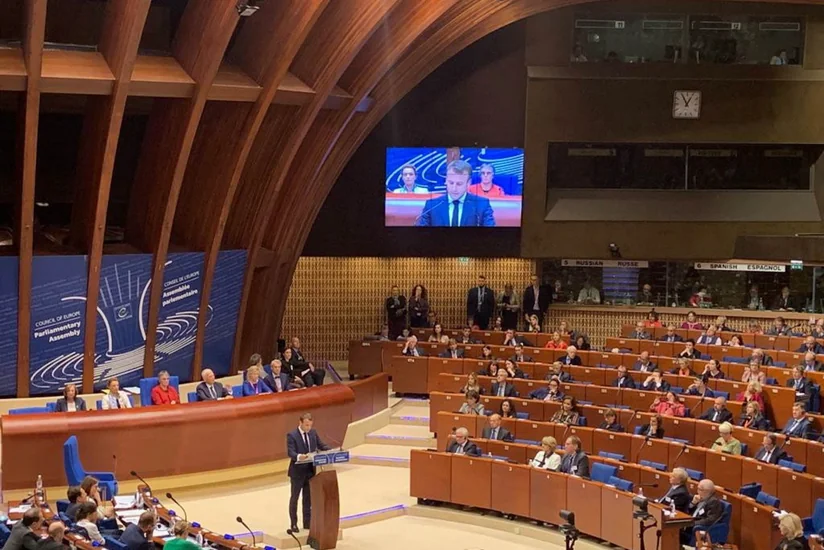 Fransa prezidenti AŞPA-da mühacir problemini qaldırıb