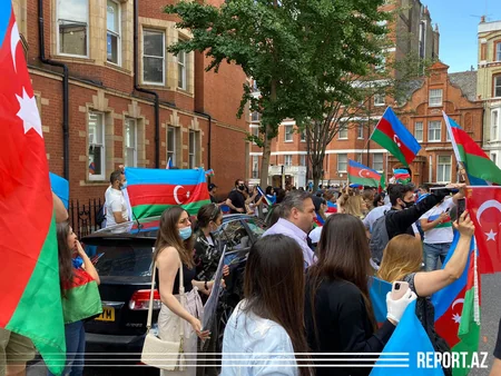 Londonda soydaşlarımız aksiya zamanı erməni təxribatı ilə üzləşib