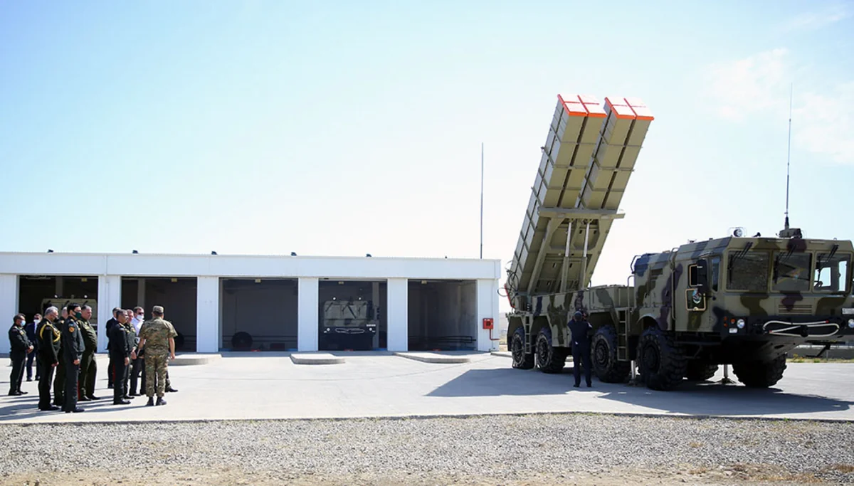 Министры обороны Азербайджана и Беларуси осмотрели ракеты Полонез