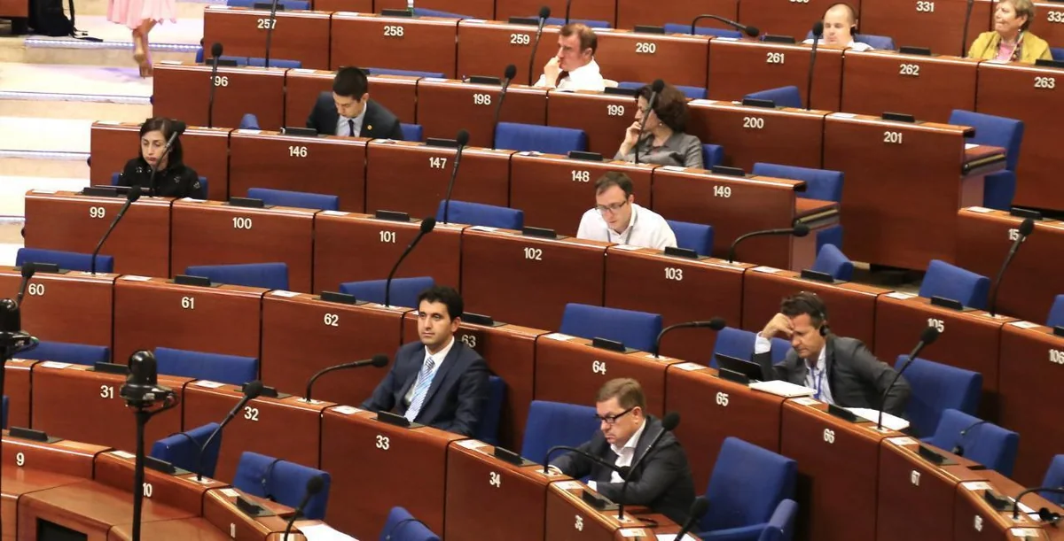 Azərbaycanlı deputat qadınlara qarşı zorakılığa son qoymaq üçün səyləri birləşdirməyə çağırıb