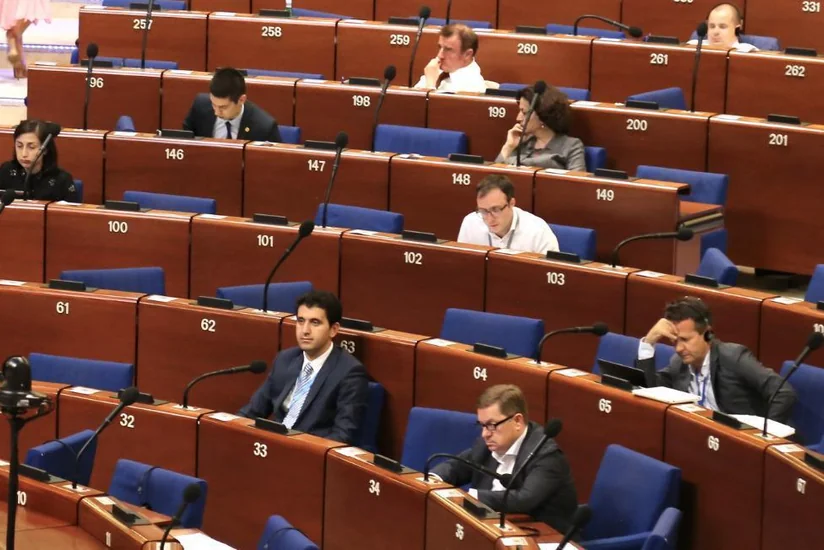 Azərbaycanlı deputat qadınlara qarşı zorakılığa son qoymaq üçün səyləri birləşdirməyə çağırıb