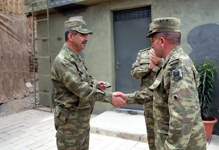 ​Министр обороны Азербайджана побывал на линии фронта