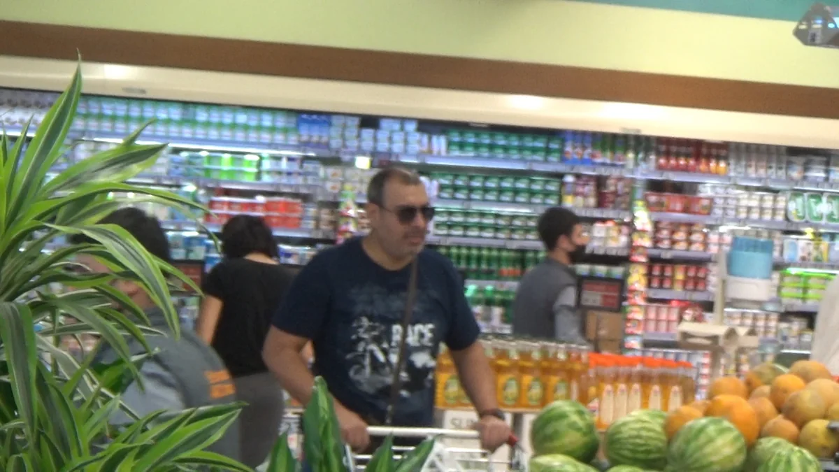 Polis iri supermarketlərdə reydlər keçirir