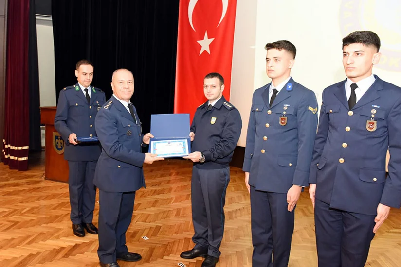 Azerbaijani serviceman takes first place in course in Türkiye