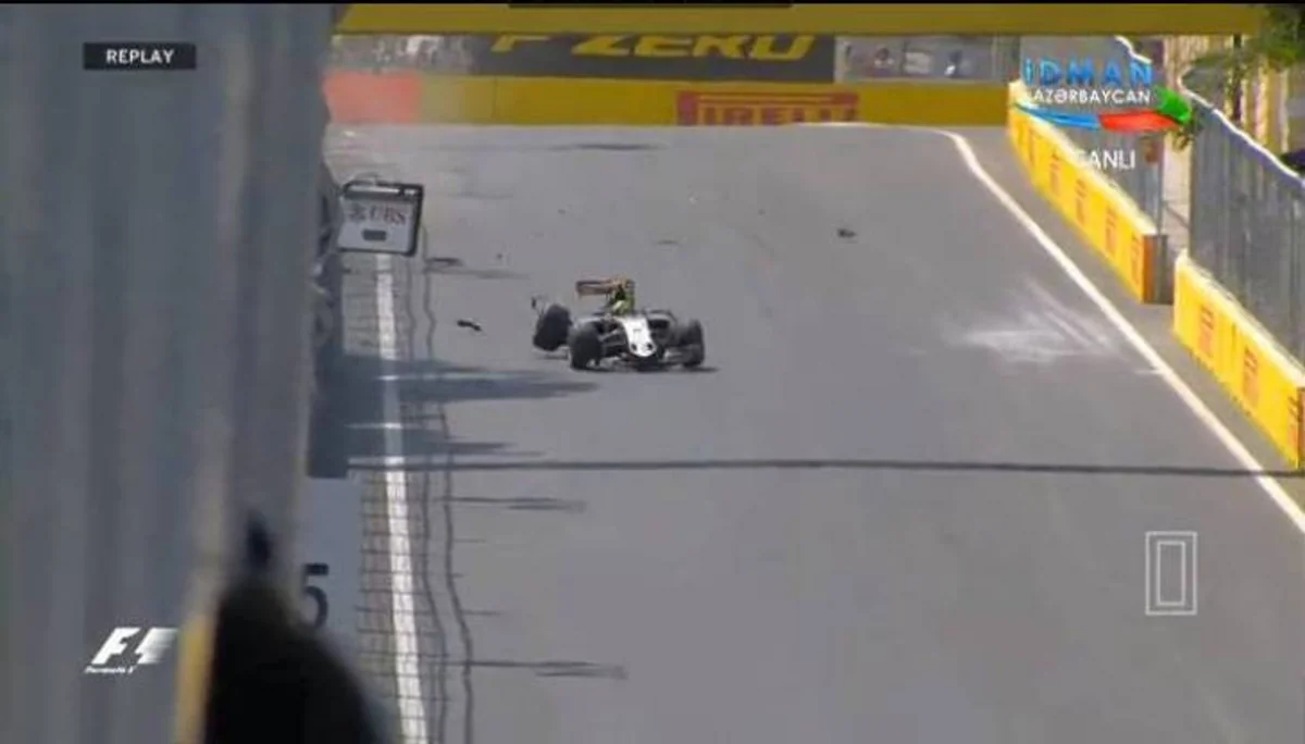 Bakıda keçirilən ​GP2 seriyasının yarışında qəza baş verib
