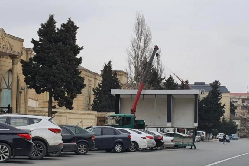 Xırdalanda səkidə quraşdırılan ticarət köşkü götürüldü 