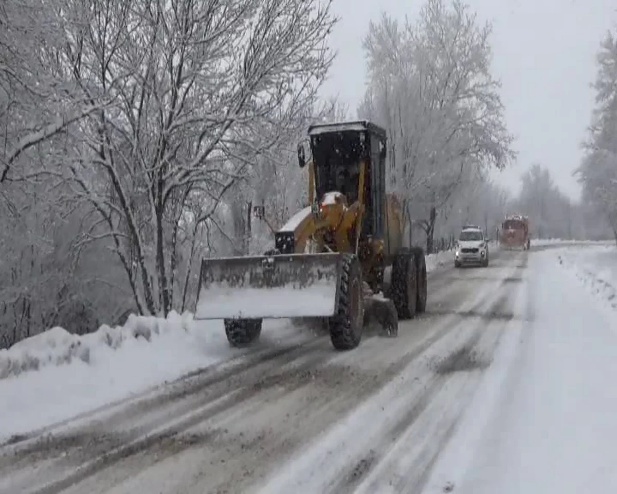 Ağsu aşırımında avtomobillərin hərəkəti bərpa olunub - YENİLƏNİB