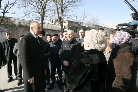 Prezident İlham Əliyev zəlzələ bölgəsinə gedib - FOTOLAR - YENİLƏNİB