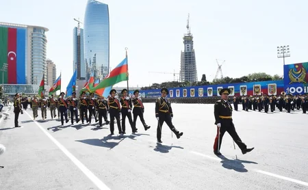 Azadlıq meydanında hərbi parad keçirilib - YENİLƏNİB-2