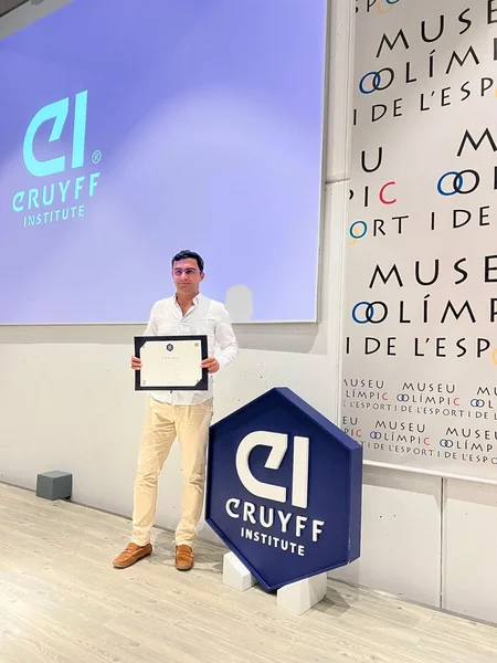 “Qarabağ” klubunun rəsmiləri Barselonadakı Yohan Kroyff adına institutun diplomunu alıblar