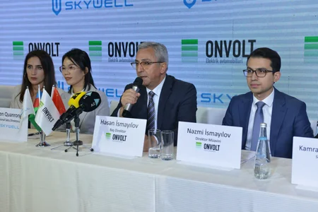 ONVOLT elektromobil satış-sərgi salonunu və SKYWELL ET5 modelini təqdim edib