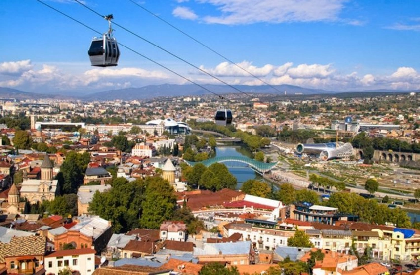 Gürcüstan beynəlxalq turizm gəlirlərini 11 dəfə artırıb