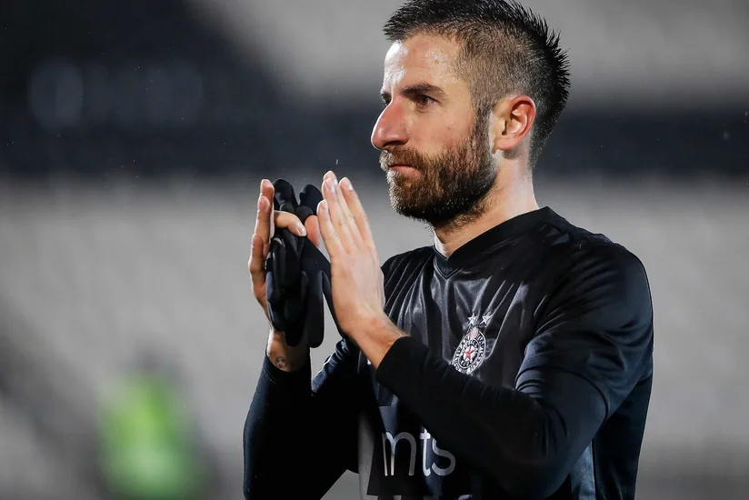 Mançester Yunaytedin sabiq futbolçusu Çin klubuna transfer olundu