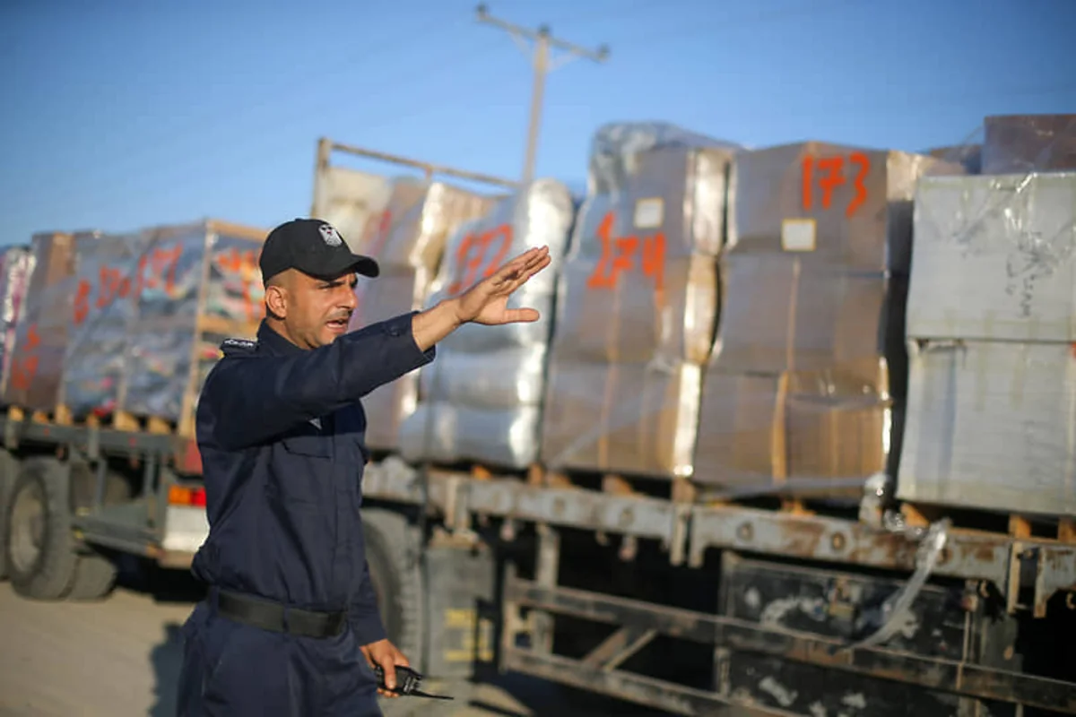 Israel opens Gaza border to let in humanitarian aid