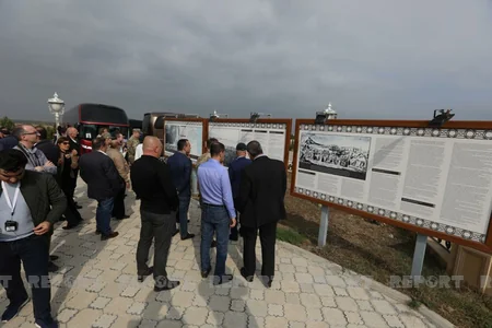 Представители дипкорпуса посадили деревья в Тертере