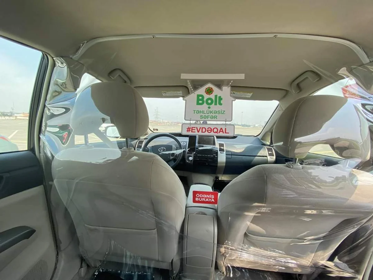 Bakıdakı taksilərdə arakəsmələr quraşdırılır