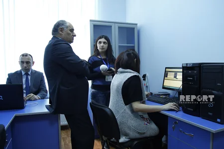 Dilçilik İnstitutunda Qaynar xətt sistemi sınaq fəaliyyətinə başlayıb - FOTOREPORTAJ