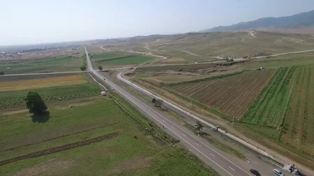 Dövlət başçısı yeni avtomobil yolunun açılışında iştirak edib