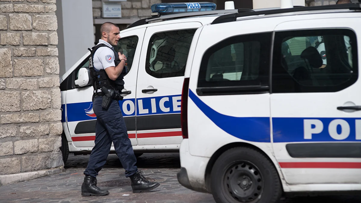France detains about 100 people for attempted riots