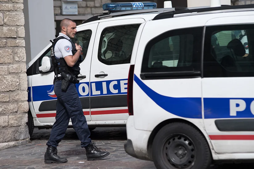 France detains about 100 people for attempted riots