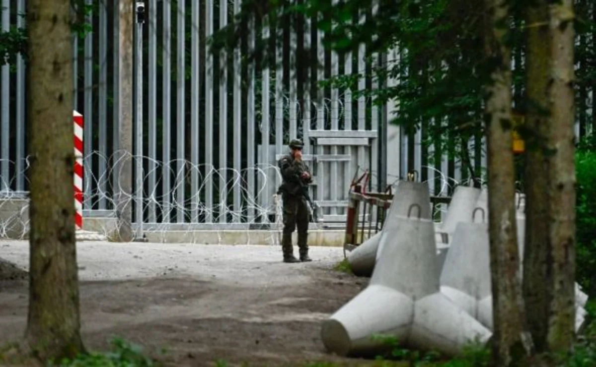 Poland deploys sapper battalion near its borders with Russia and Belarus