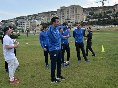Azərbaycan millisinin futbolçuları uşaqlara master-klass keçiblər