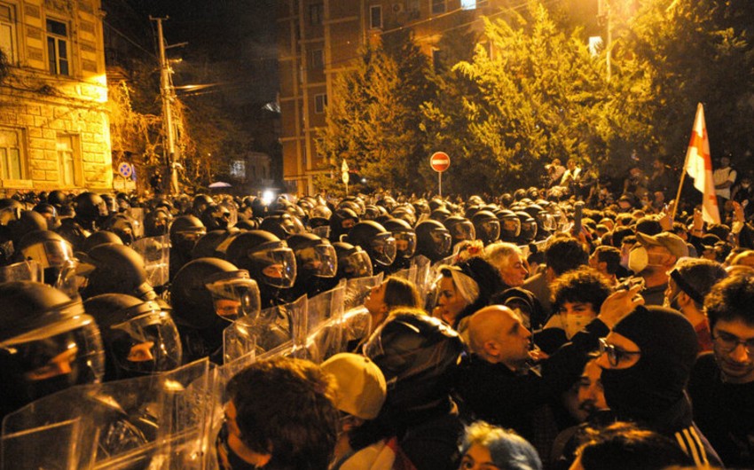 Tbilisidə keçirilən etiraz aksiyaları zamanı beş polis yaralanıb