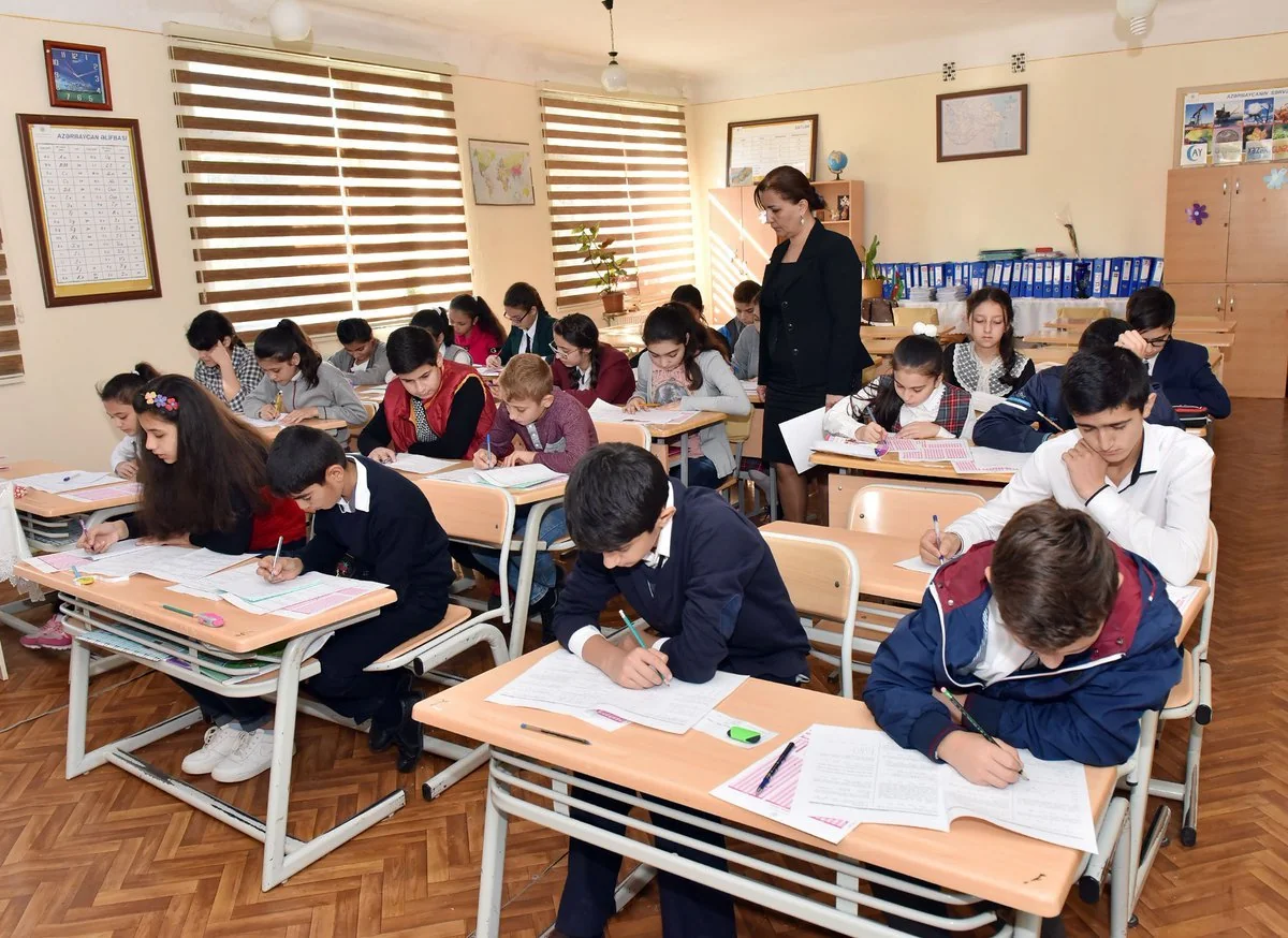 Azərbaycanda məktəbi vaxtından əvvəl bitirmək istəyən şagirdlərdən müraciətlərin qəbuluna başlanılıb
