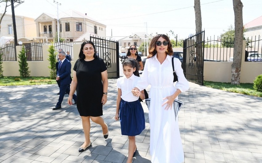 Mehriban Əliyeva körpələr evi-uşaq bağçalarının açılışlarında və balacaların şənliyində iştirak edib