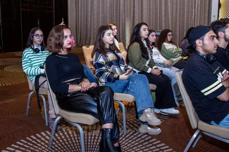 Yeni media mühiti və rəqəmsal kommunikasiya” mövzusunda seminar keçirilib