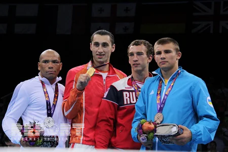 Prezident İlham Əliyev Bakı-2015də qalib gələn Teymur Məmmədova qızıl medalı təqdim edib