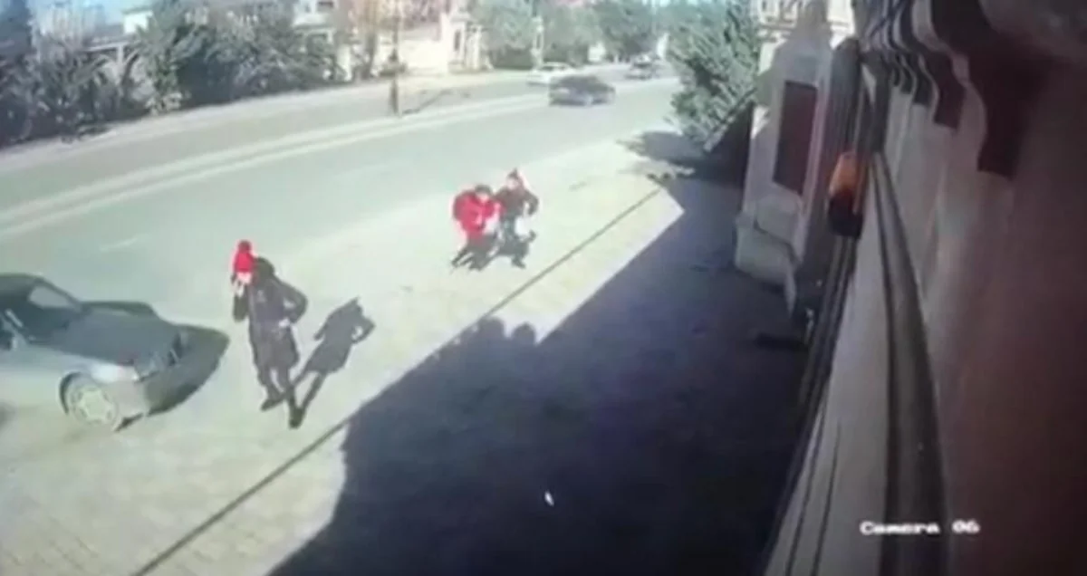 Abşeronda avtomobil iki şagirdi vuraraq ağır xəsarət yetirib - FOTO
