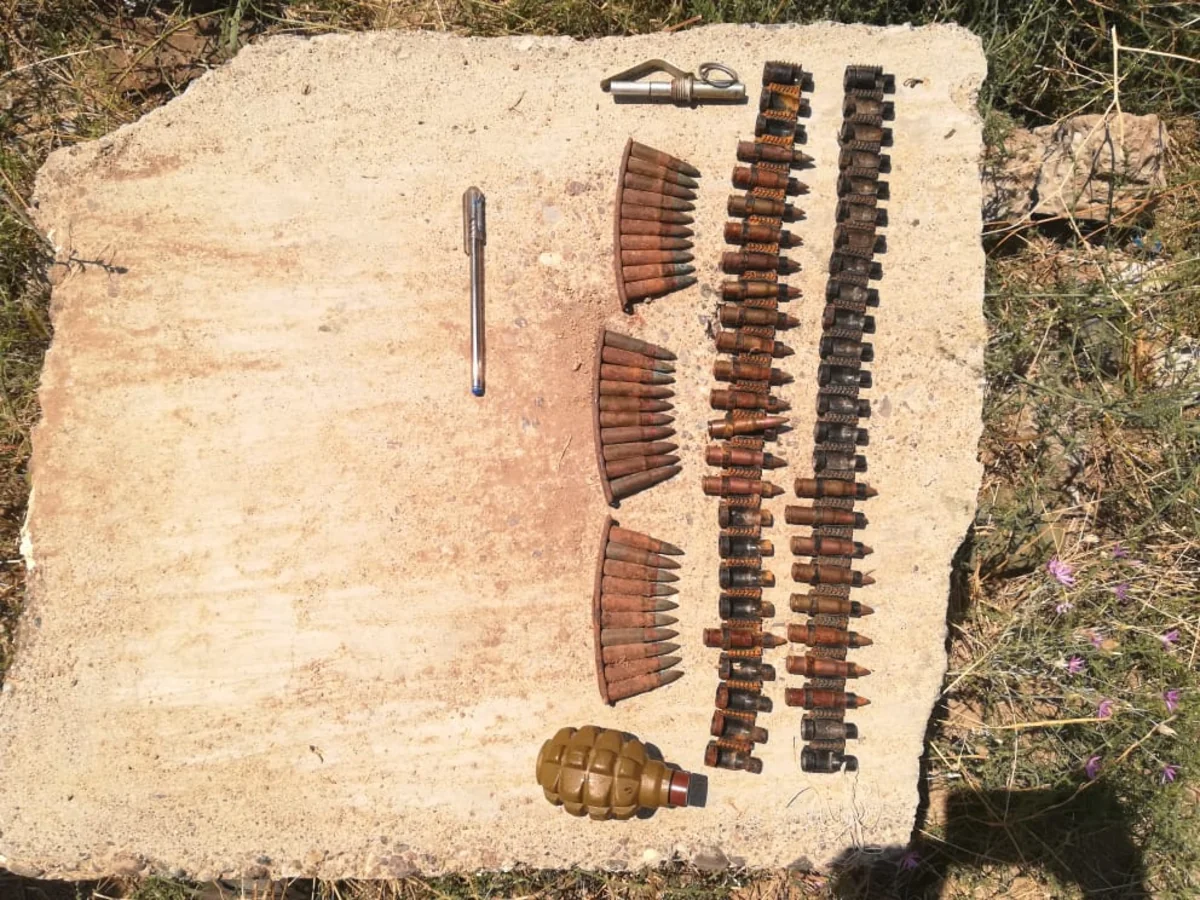 Qazaxda əl qumbarası, UZRQM parladıcısı və patronlar tapıldı